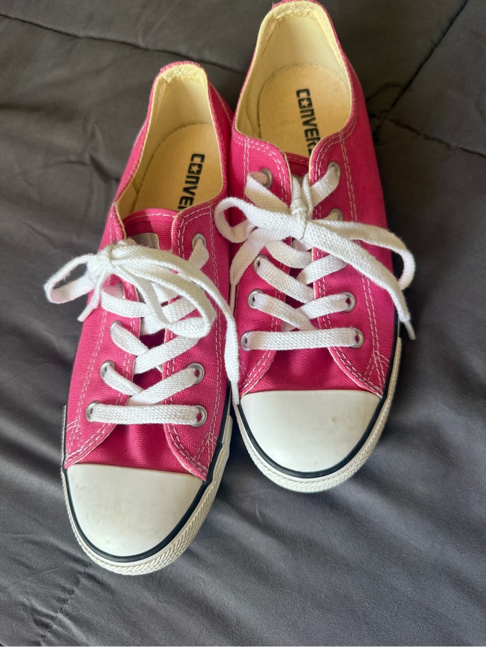 Hot pink converse. Low top. Size 7 woman. Good condition